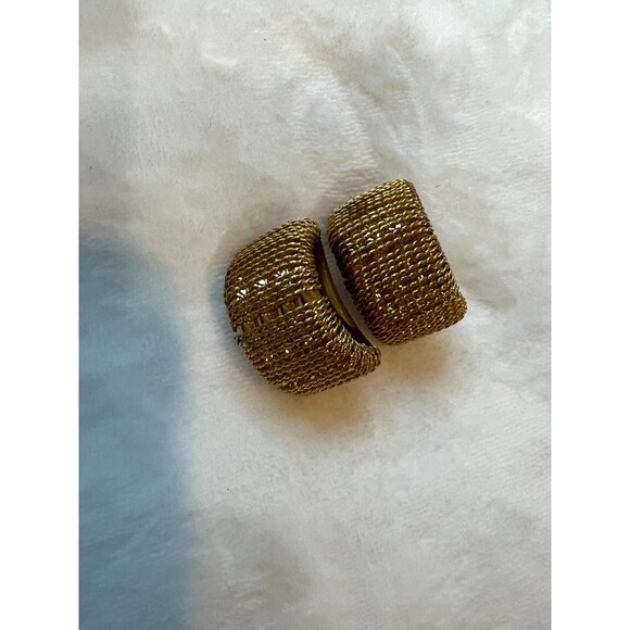 Vintage RARE Gold Ear Clip - Picture 1 of 5
